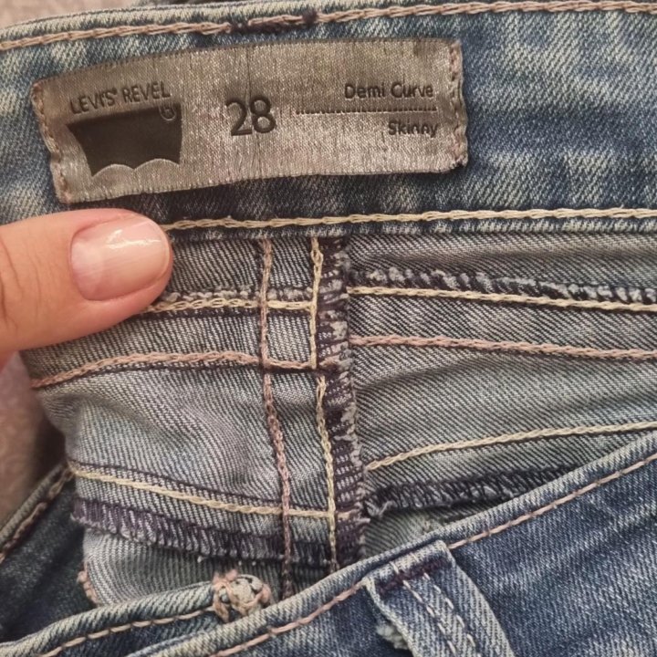 Джинсы женские Levis