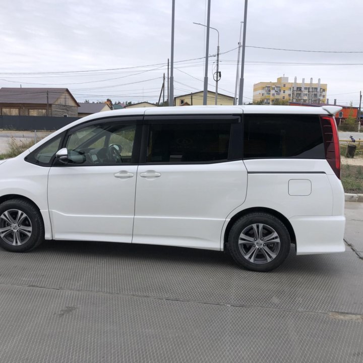 Toyota Noah, 2016