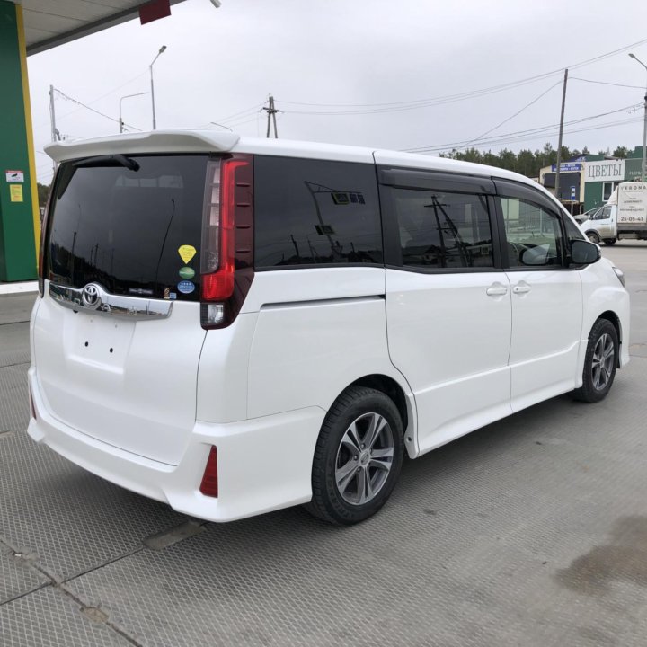 Toyota Noah, 2016