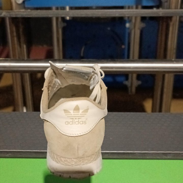 Кроссовки adidas