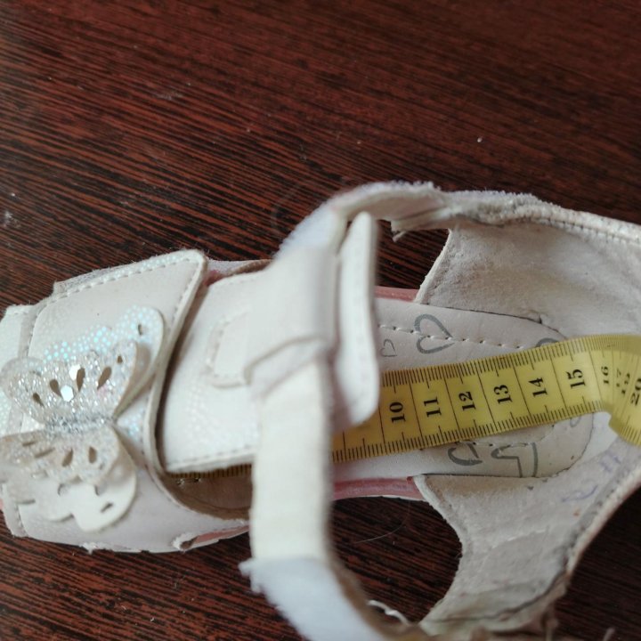 Сандалики на девочку