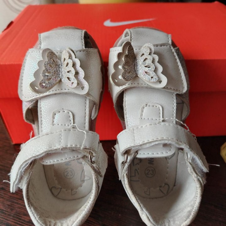 Сандалики на девочку