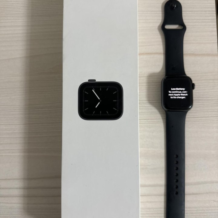 Apple Watch Series 5 40 мм