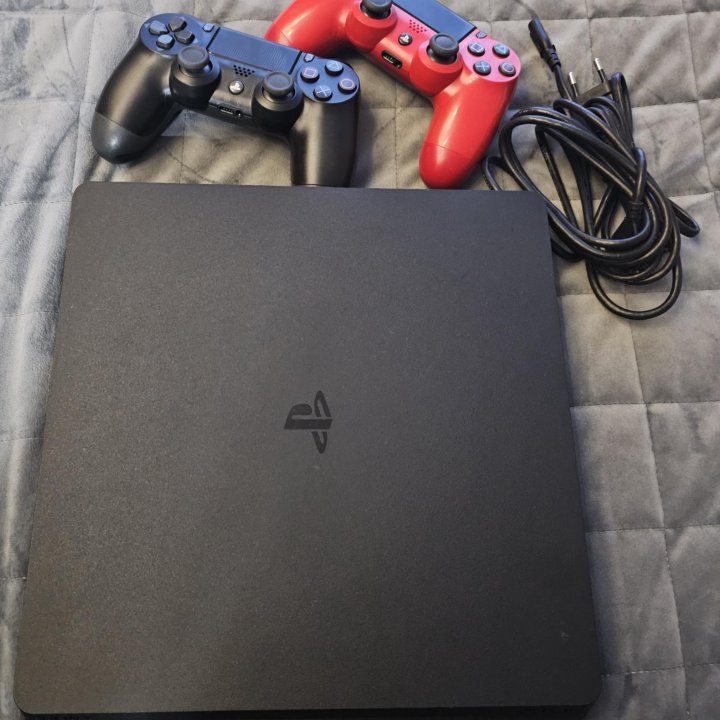 Sony PlayStation 4 Slim 500gb + 2 геймпада + игры