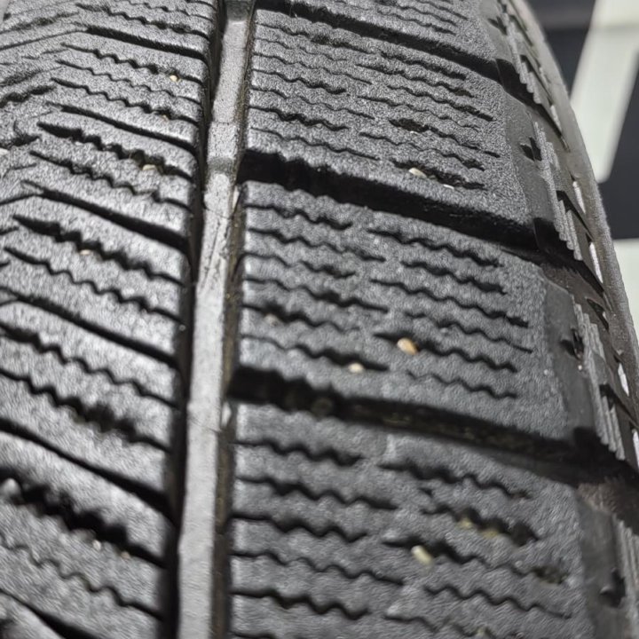 225/60R17 99S Bridgestone Blizzak VRX одна