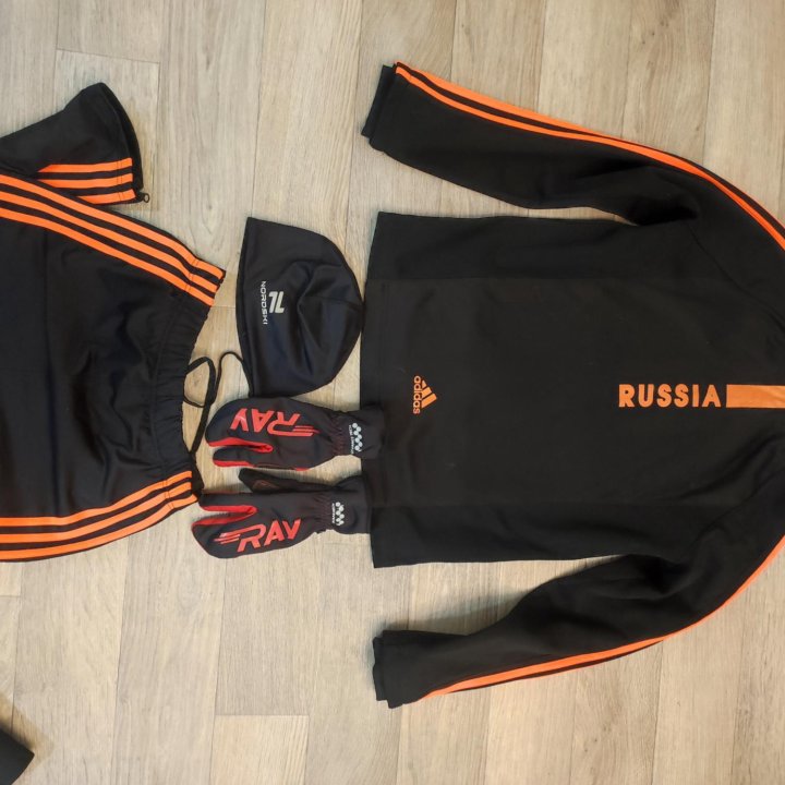 Разминочный костюм Adidas, 48 р