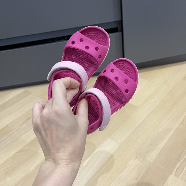 Босоножки Crocs