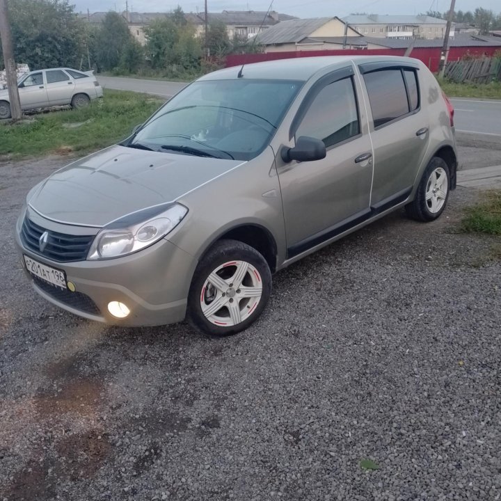 Renault Sandero, 2013