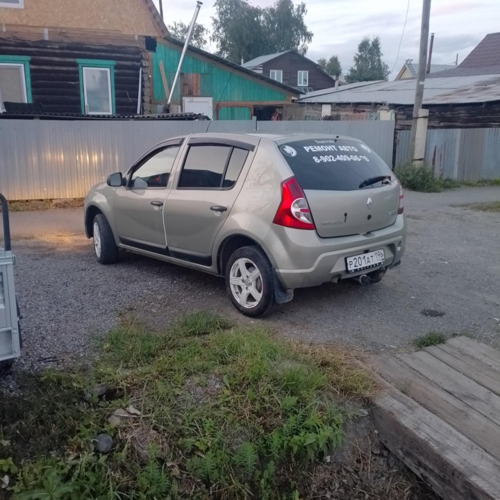 Renault Sandero, 2013