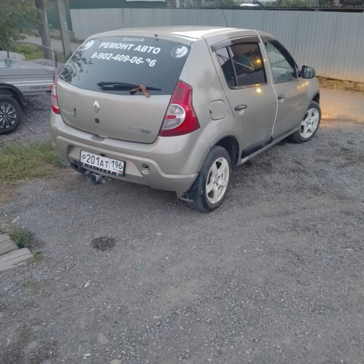 Renault Sandero, 2013