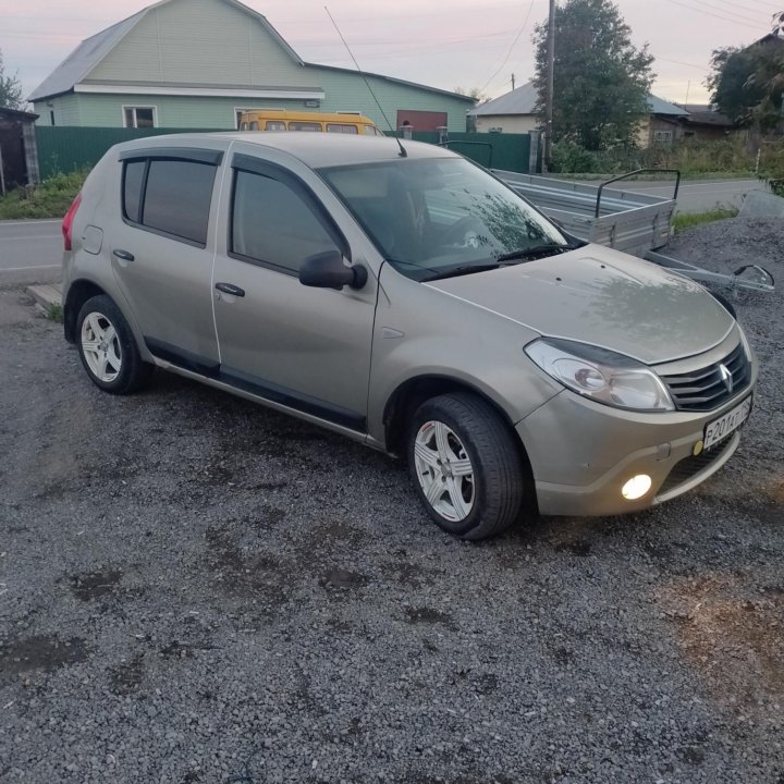 Renault Sandero, 2013