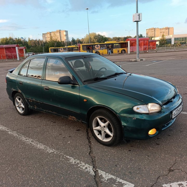 Hyundai Accent, 1998