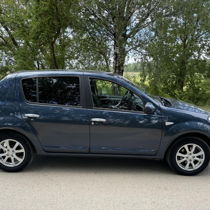 Renault Sandero, 2011