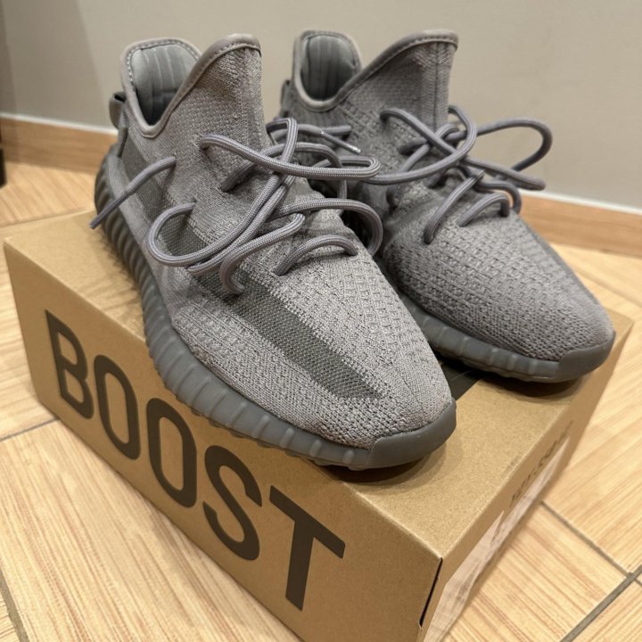 Кроссовки adidas yeezy boost 350. 44 размер