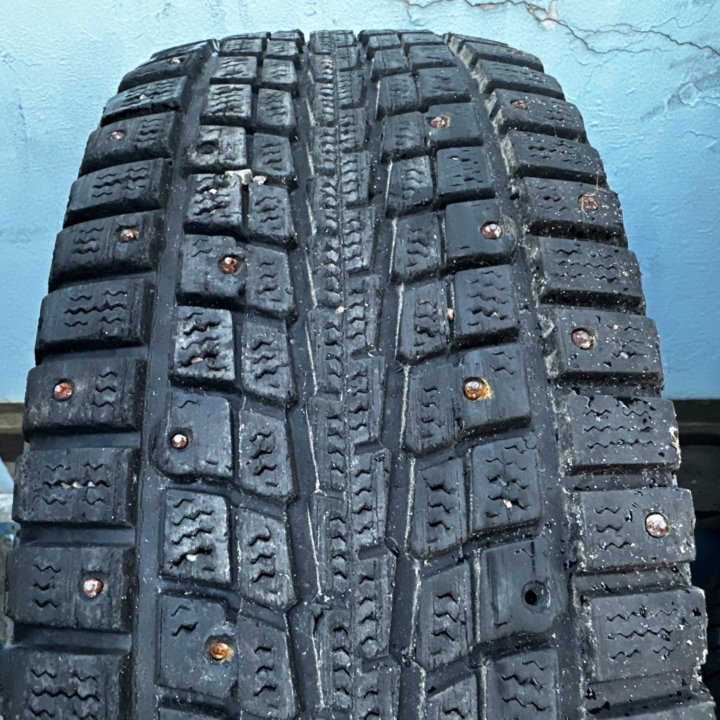 215/70/16 зима Dunlop SP Winter Ice 01