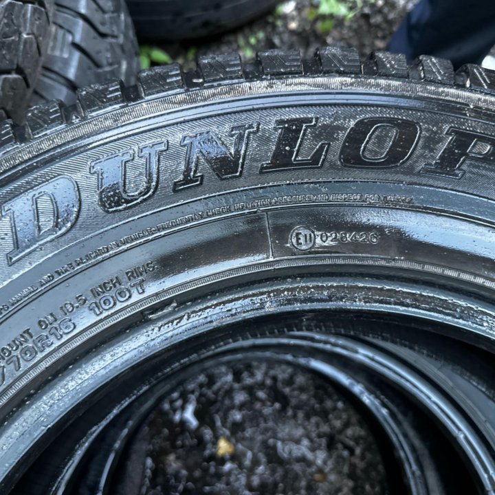 215/70/16 зима Dunlop SP Winter Ice 01