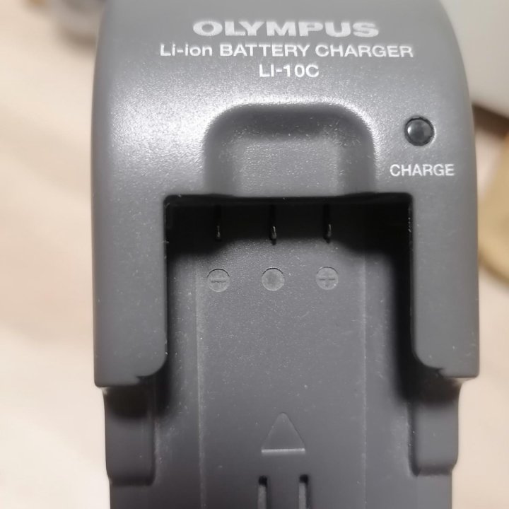 Зарядное OLYMPUS