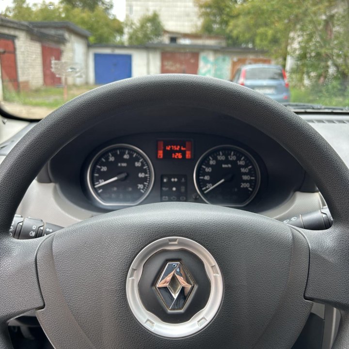 Renault Sandero, 2013