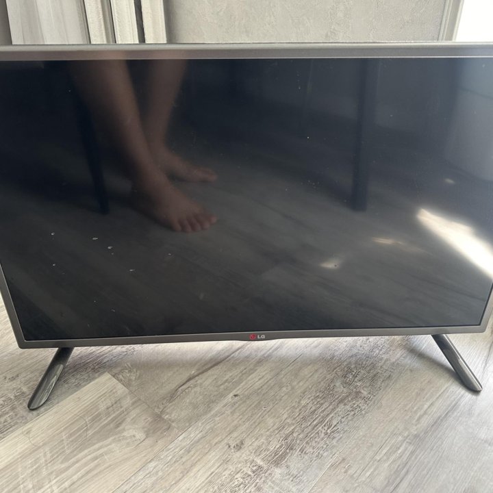 Телевизор LG 32 дюйма ( smart tv)