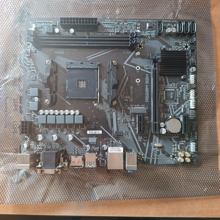 Gigabyte Socket-AM4 