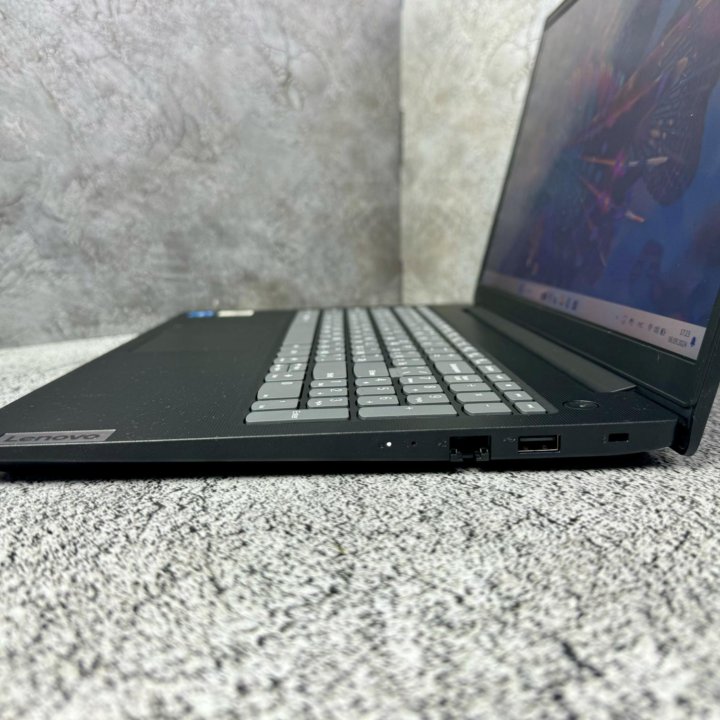 Ноутбук Lenovo на Core i3-1115G4/ 12 GB/ SSD NVME