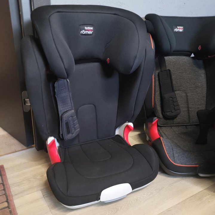 Детское автокресло Britax Roemer Kidfix2 S Cosmos