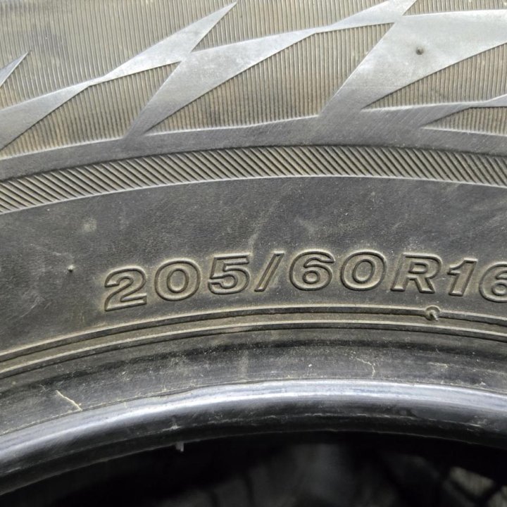 205/60/16 Bridgestone VRX2 (2018 год).