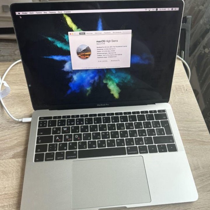 Macbook pro 13 2017 silver core I5 2.3ghz/8gb