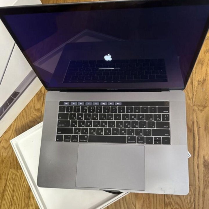 Apple MacBook Pro 15 2018 i7 2.6/16/512/4gb R560x