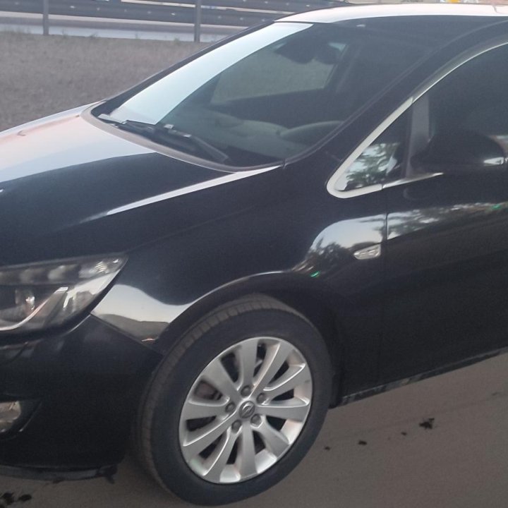 Opel Astra, 2011