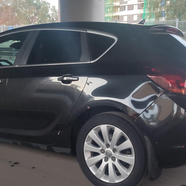 Opel Astra, 2011