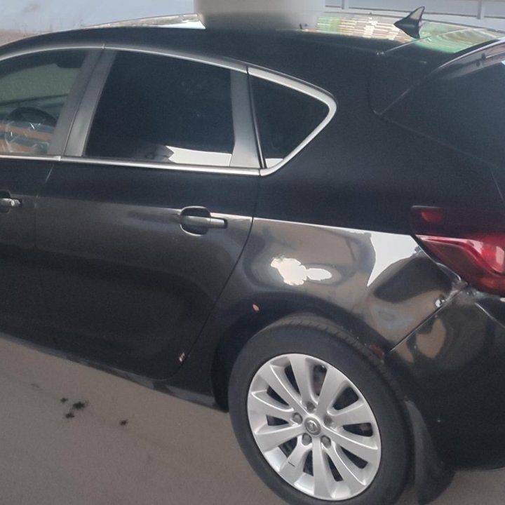 Opel Astra, 2011