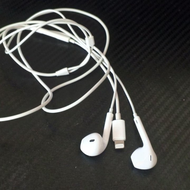 Проводные наушники EarPods Lightning