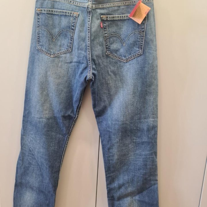 Джинсы Levi Strauss