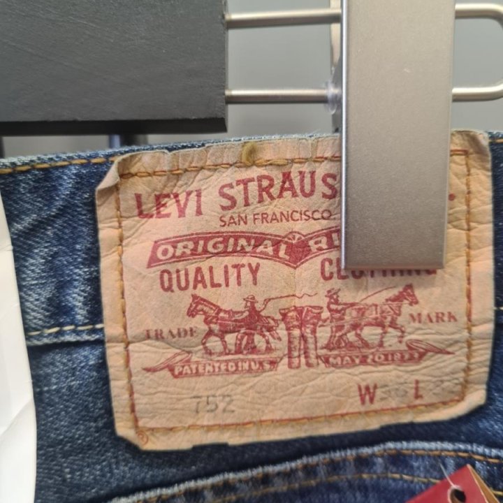 Джинсы Levi Strauss