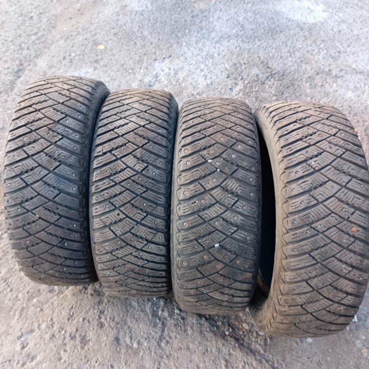 205/60 R16 Goodyear UltraGrip Ice Arctic