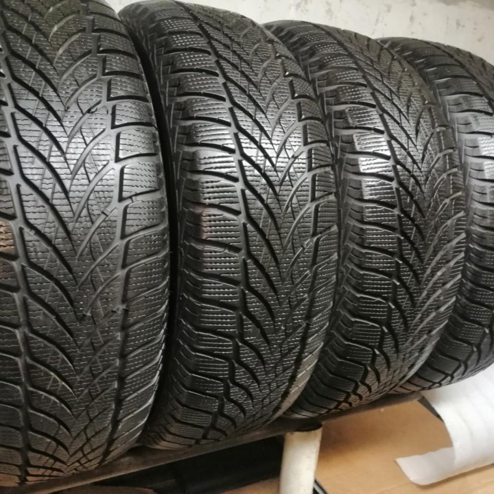 Goodyear UltraGrip Ice 2 215.65.16