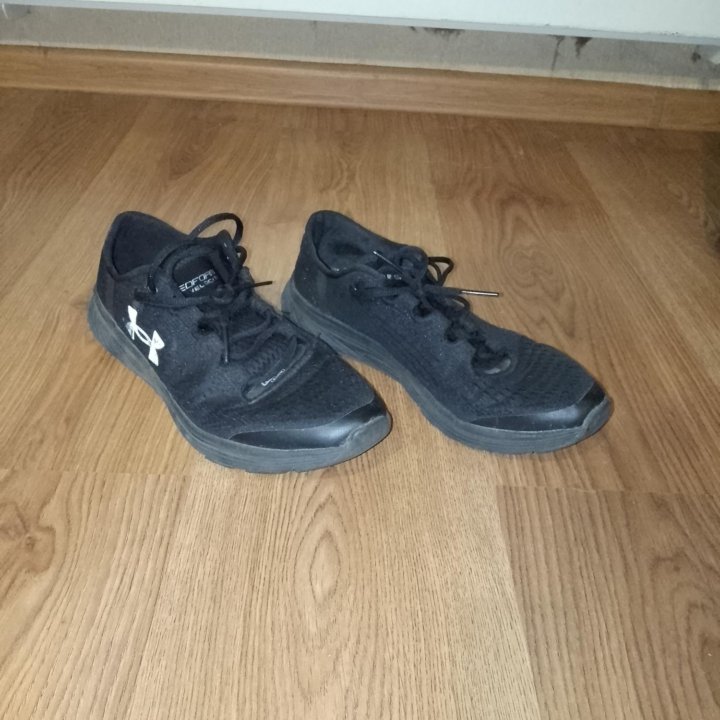 Кроссовки UNDER ARMOUR 41-42 р.