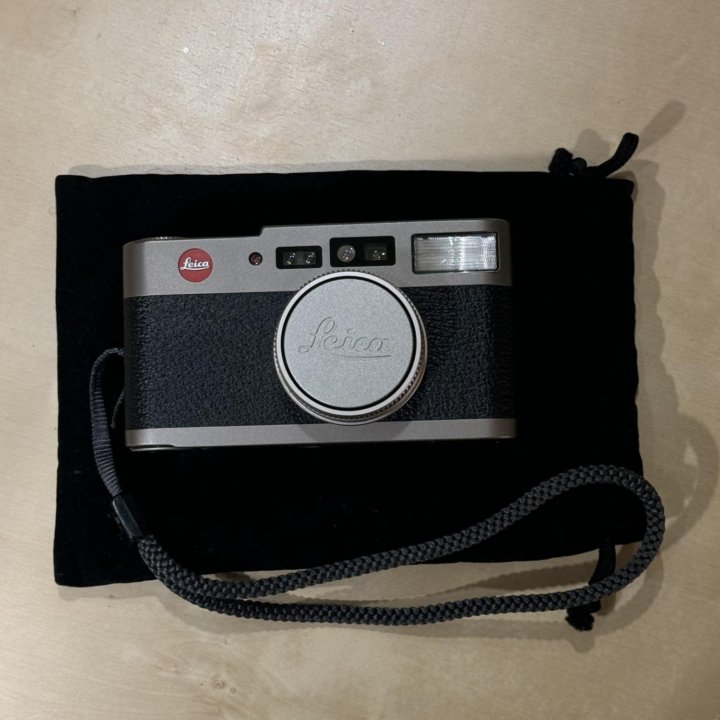 Пленочный фотоаппарат Leica CM Zoom