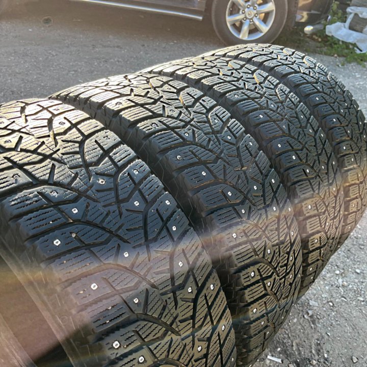 Зима Bridgestone Blizzak Spike-02 SUV 215/65 R16