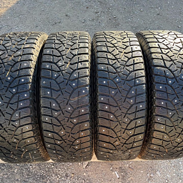 Зима Bridgestone Blizzak Spike-02 SUV 215/65 R16