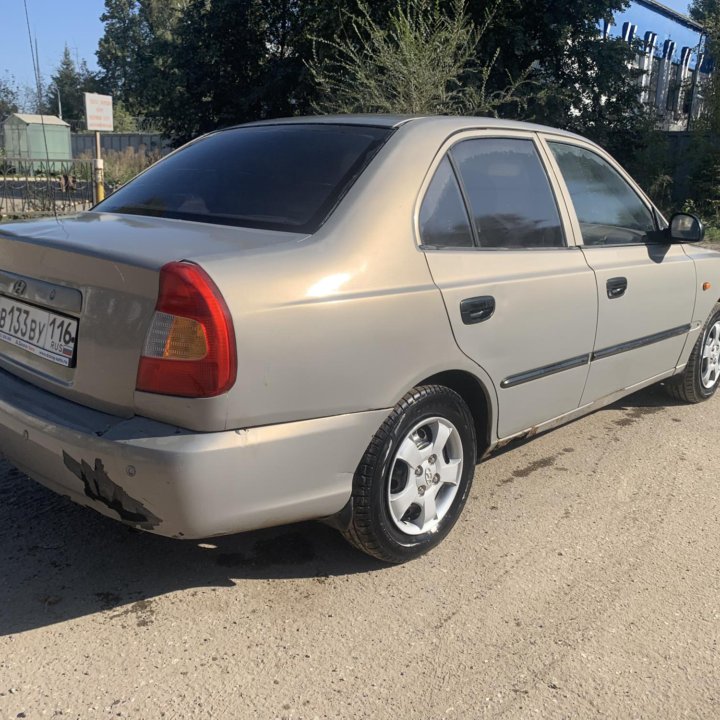 Hyundai Accent, 2010