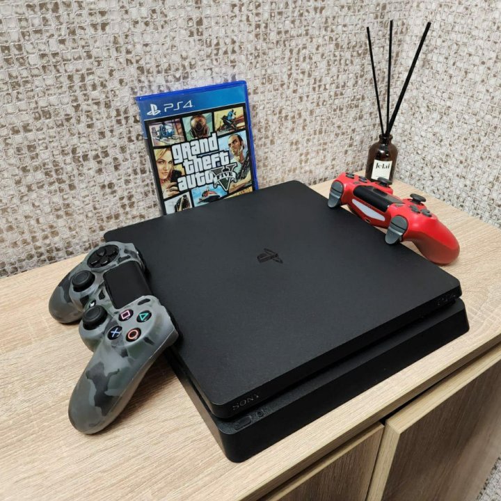 Отличная Sony Playstation 4 Slim,2 джоя,UFC4,GTA5