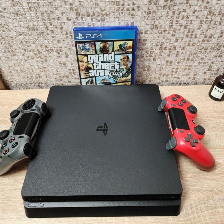 Отличная Sony Playstation 4 Slim,2 джоя,UFC4,GTA5