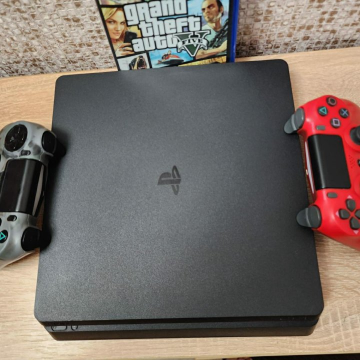 Отличная Sony Playstation 4 Slim,2 джоя,UFC4,GTA5