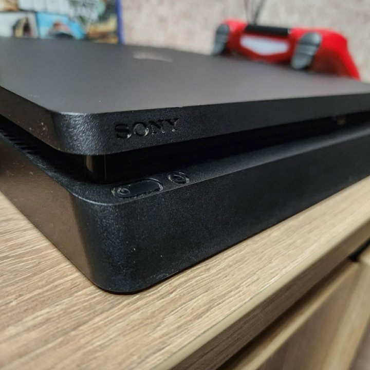 Отличная Sony Playstation 4 Slim,2 джоя,UFC4,GTA5