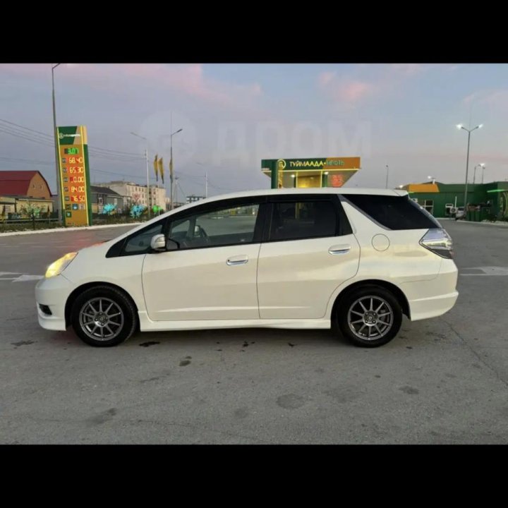 Honda Fit Shuttle, 2011