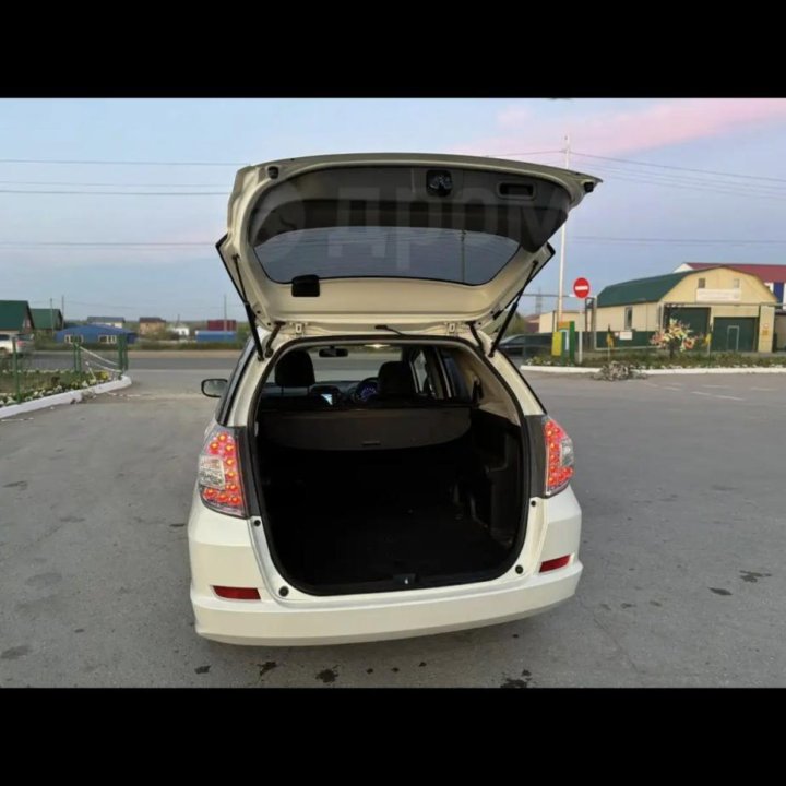 Honda Fit Shuttle, 2011