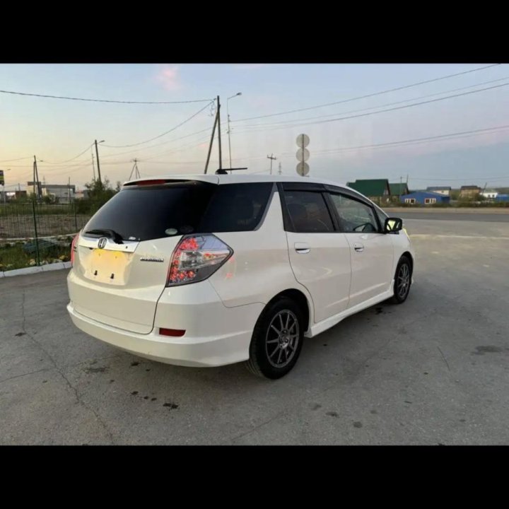 Honda Fit Shuttle, 2011