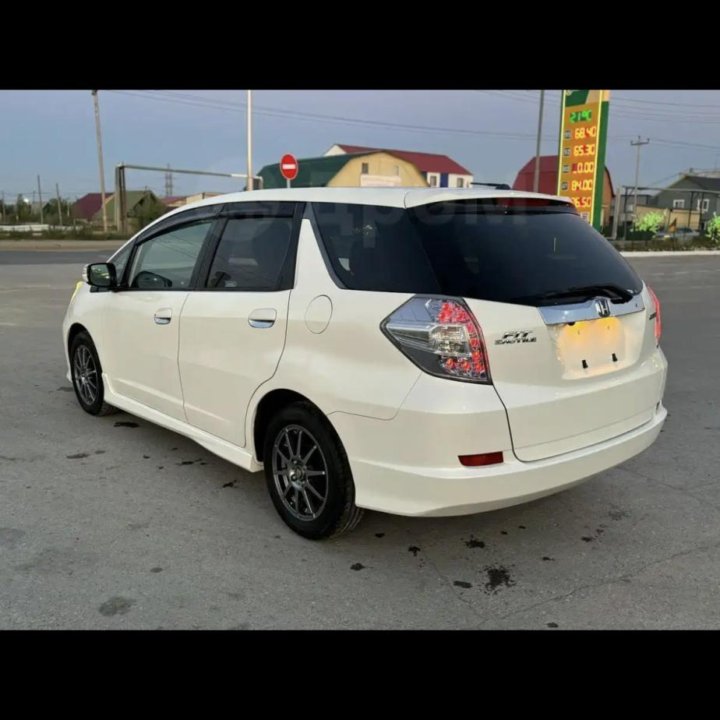 Honda Fit Shuttle, 2011